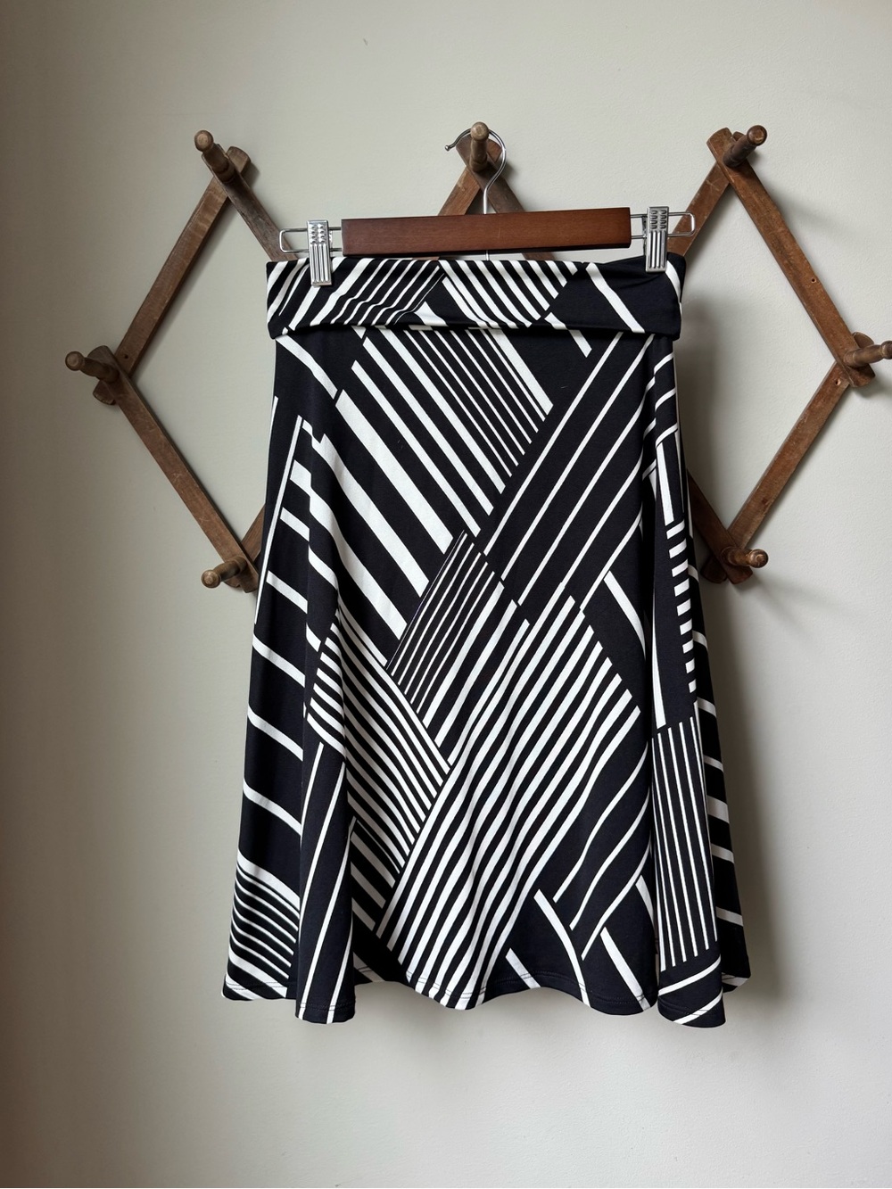 LuLaRoe Azure Skirt in a Black & White Geometric Stripe Pattern - Size Small